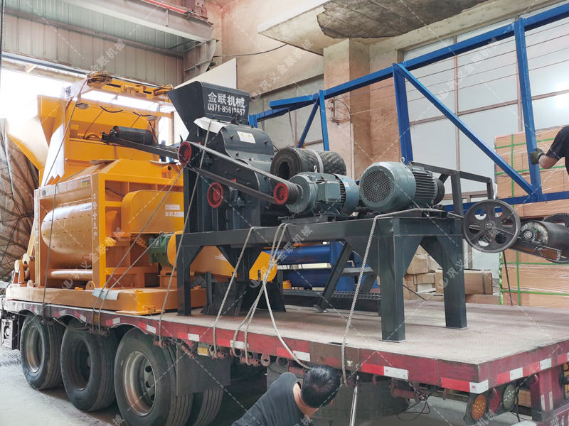 小型雙級破碎機(jī)發(fā)往安徽黃山_粉碎污泥