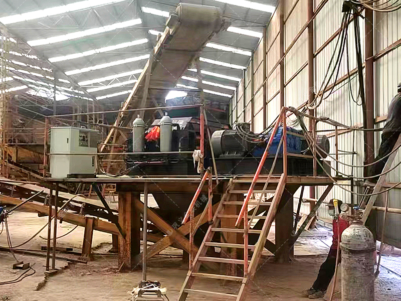 花崗巖液壓對輥破碎機(jī)多少錢？有沒有好的廠家推薦？